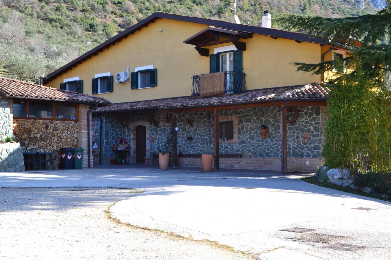 Costa Del Gallo Pacentro Exterior photo